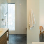 Traditional bathroom in Caesarstone 2141 Blizzard | 2070